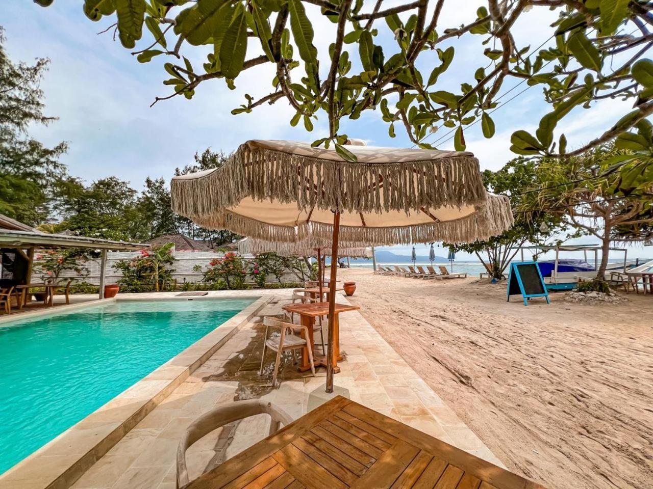 Bungalow Cafe Gili Beachfront Gili Meno Buitenkant foto